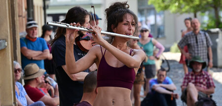Mandàra aus Augsburg flötend beim Rudolstadt-Festival Mandàra aus Augsburg flötend beim Rudolstadt-Festival