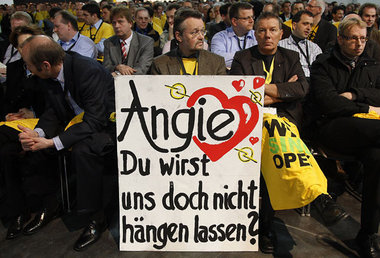 Hoffen auf die Kanzlerin: Opel-Mitarbeiter Ende März in Rüsselsh...