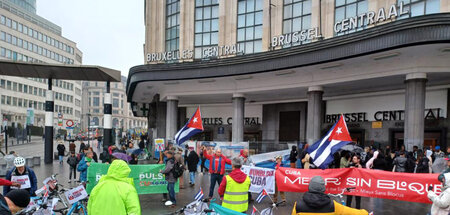 Schluss mit Embargo und Sanktionen: Protest der internationalen ...