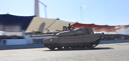 Kein Spielzeug: »Leclerc«-Panzer auf der Parade zum französische... Kein Spielzeug: »Leclerc«-Panzer auf der Parade zum französische...