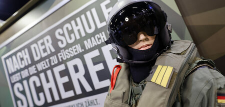Rekrutierung auf Hochtouren: Stand der Bundeswehr auf der Comput... Rekrutierung auf Hochtouren: Stand der Bundeswehr auf der Comput...