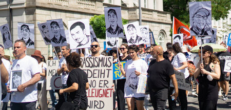Trauermarsch zum sechsten Jahrestag des Anschlags am Olympia-Ein...