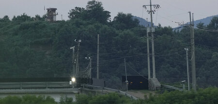 Wachposten der Demokratischen Volksrepublik Korea an der Grenze 