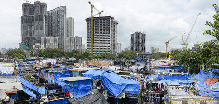 Hoch hinaus und tief unten in Mumbai: Indien, ein aufstrebender ...