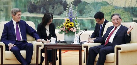US-Unterhändler John Kerry (l.) bei Gespräch mit Chinas Premier ...