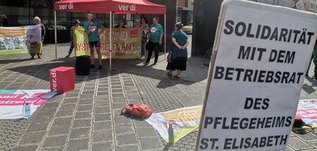 Anfang Juli protestierten Beschäftigte der Pflegeeinrichtung zus...