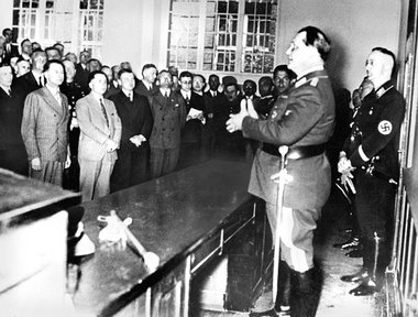 Hermann Göring (vorn) setzte als preußischer Ministerpräsident H...