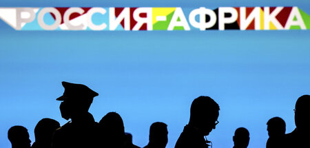 Win-win für alle Beteiligten: Schattenriss von Gipfelteilnehmern...