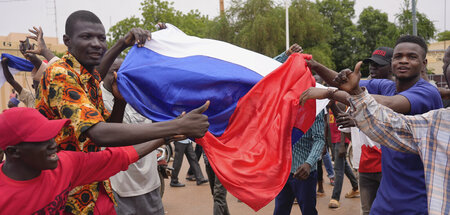 Auch in Niger: Demonstranten begrüßen Putsch und setzen auf Annä...