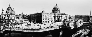 Zurück auf Los: Berlin mit Hohenzollernschloß und Wilhelmdenkmal...