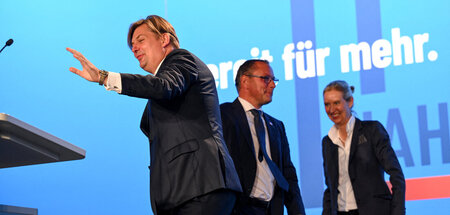 Spitzenkandidat Maximilian Krah neben den Parteivorsitzenden Tin... Spitzenkandidat Maximilian Krah neben den Parteivorsitzenden Tin...