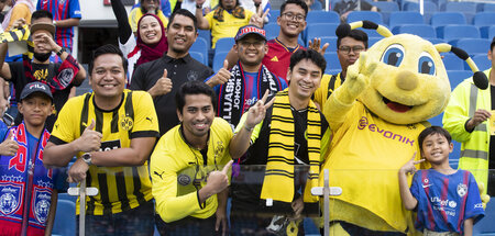Wer schaut schon freiwillig Bundesliga? Dortmund-Fans in Johor, ...