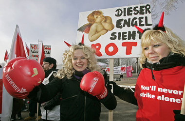 Schlagfertige Schwestern beim Krankenhauswarnstreik in München 2...