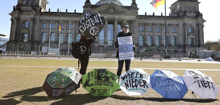 Nie wieder saurer Regen: Protest gegen Atomwaffen (Berlin, 11.4....