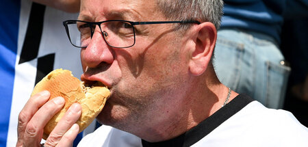 Fester Biss in die Stadionwurst: Über die kulinarische Qualität ...