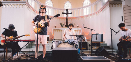 Seltsamer Ort für profane Musik – auf der Nebenbühne bei »Jensei...