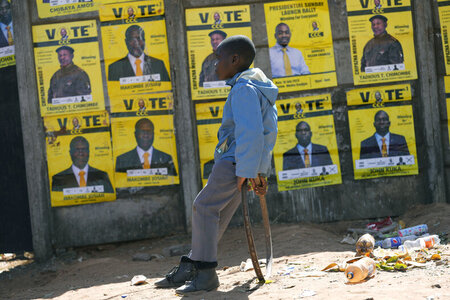 Eher unspannend: Wahlplakate in der Hauptstadt Simbabwes, Harare... Eher unspannend: Wahlplakate in der Hauptstadt Simbabwes, Harare...