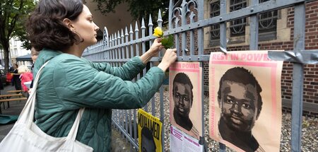 Polizeigewalt: Mahnwache für den ermordeten Mouhamed Dramé (Dort... Polizeigewalt: Mahnwache für den ermordeten Mouhamed Dramé (Dort...