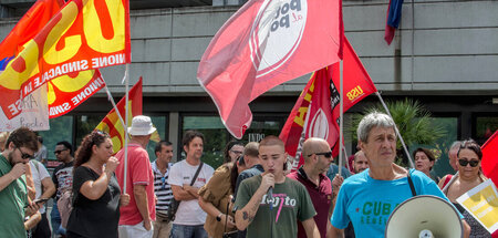 Landesweit protestierten Menschen gegen die Suspendierung des Bü... Landesweit protestierten Menschen gegen die Suspendierung des Bü...