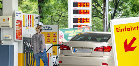 Durch die Anhebung der CO2-Preise werden Tanken und Heizen bald ... Durch die Anhebung der CO2-Preise werden Tanken und Heizen bald ...