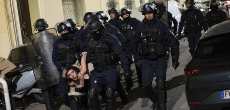 Polizei in Marseille im Einsatz gegen Passanten (19.3.2023)