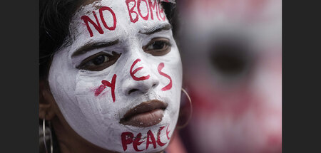 »Yes, Peace!« – Friedenskundgebung anlässlich des Jahrestages de... »Yes, Peace!« – Friedenskundgebung anlässlich des Jahrestages de...