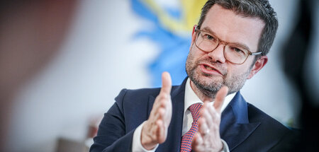 Wo lebt der Typ? Minister Buschmann beim Aufzeigen eines engen K... Wo lebt der Typ? Minister Buschmann beim Aufzeigen eines engen K...
