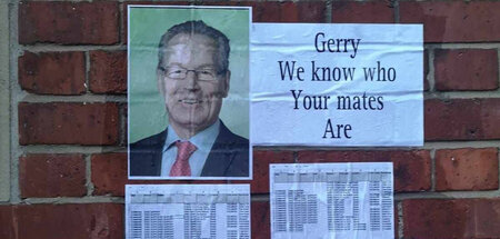 So wurde ein Teil der geleakten Angaben in Belfast an der Wand e... So wurde ein Teil der geleakten Angaben in Belfast an der Wand e...