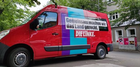 Manche machen nicht mehr mit: Kampagnenbus vor dem Berliner Karl...