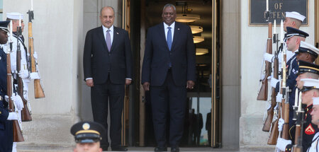 Antreten in Washington: Iraks Verteidigungminister Al-Abbassi (M...