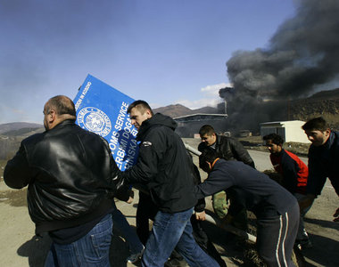Serben protestieren gegen die Sezession des Kosovo (Jarinje, 19....