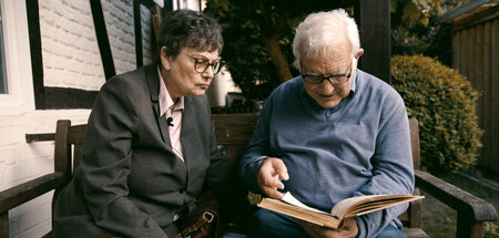 Aufmerksame Leser: Henrike Stolze und Anatol Regnier Aufmerksame Leser: Henrike Stolze und Anatol Regnier