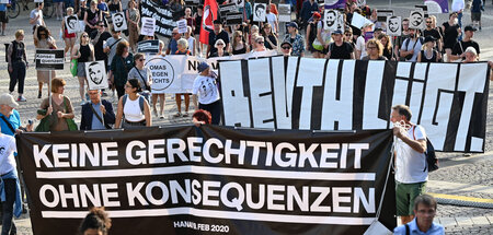 Demonstranten fordern Konsequenzen aus den rassistischen Morden ...