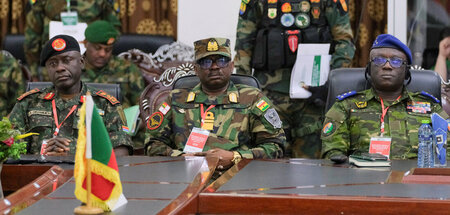 Wo bleiben die deutschen Esel? Neulich beim ECOWAS-Kriegsministe... Wo bleiben die deutschen Esel? Neulich beim ECOWAS-Kriegsministe...