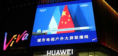 Zeichen der Verbundenheit: Die Fahnen Chinas und Nicaraguas auf ... Zeichen der Verbundenheit: Die Fahnen Chinas und Nicaraguas auf ...