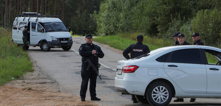 Näher kommt man nicht heran. Dafür häufen sich wilde Vermutungen...