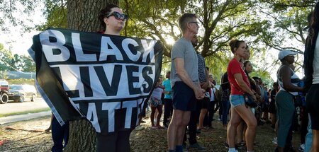 Trauer in Jacksonville: Mahnwache für die Opfer des rassistische...