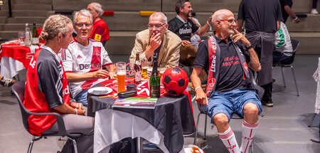 Nur knapp hinter den Bayern: Die Delegation des 1. FC Nürnberg, ...