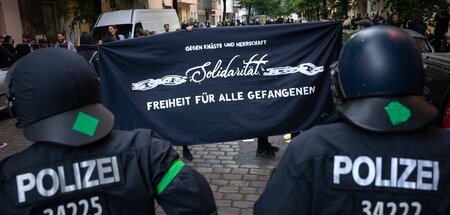 Demonstration zur Solidarität mit politischen Gefangenen und Wid...