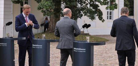 Viel mehr als neue Steuergeschenke für Konzerne fällt der Regier...