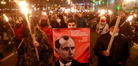 Aufmarsch von Bandera-Anhängern auf den Straßen Kiews (Januar 20...