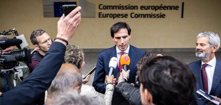 Karriereknick bald ausgebügelt: Außenminister Hoekstra nach Gesp...