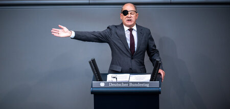 Große Geste im Bundestag: Steuerpirat Scholz (Berlin, 6.9.2023)