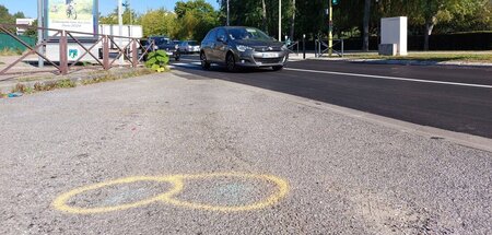 Nur ein Unfall? Hier kollidierte ein Jugendlicher auf seinem Mot... Nur ein Unfall? Hier kollidierte ein Jugendlicher auf seinem Mot...
