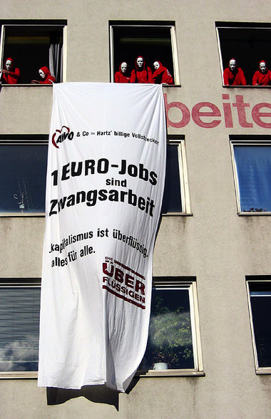 11. Oktober 2004: 30 »Überflüssige« besetzen aus Protest gegen E...