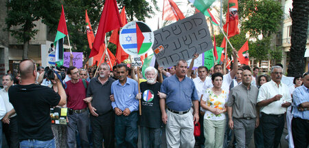 Streitbarer Friedensaktivist: Uri Avnery (M.) auf Kundgebung geg...