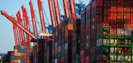 Sieben Millionen Container pro Jahr (Terminal Burchardkai der HH...