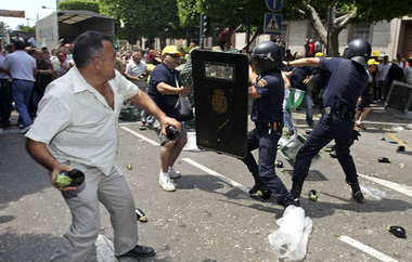 Almeriá, 11. Juni 2008: Auberginen auf die Policía Nacional: Bau...