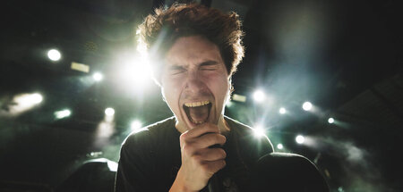 »My head’s been a prison / Nobody should visit / I’m losing the ...