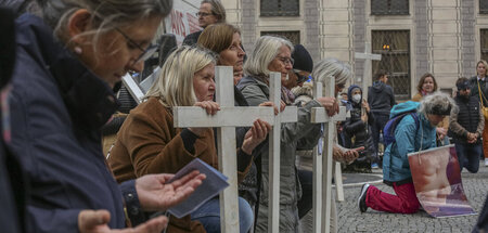 Mit Gott: Religiöse Eiferer beim ­­»1.000 Kreuze Marsch« in Münc...